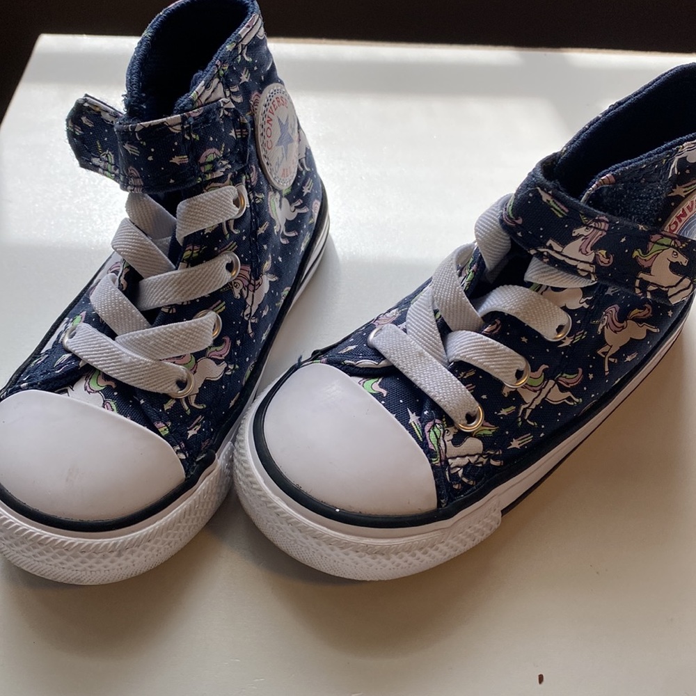Toddler Unicorn Converse | Size 6 - Picture 5 of 6